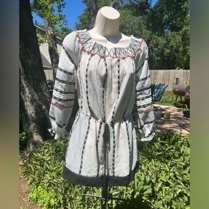 ▶️ Anthropologie ◀️ Hei Hei LaRue
Embroidered Off Shoulder
Romper. XS